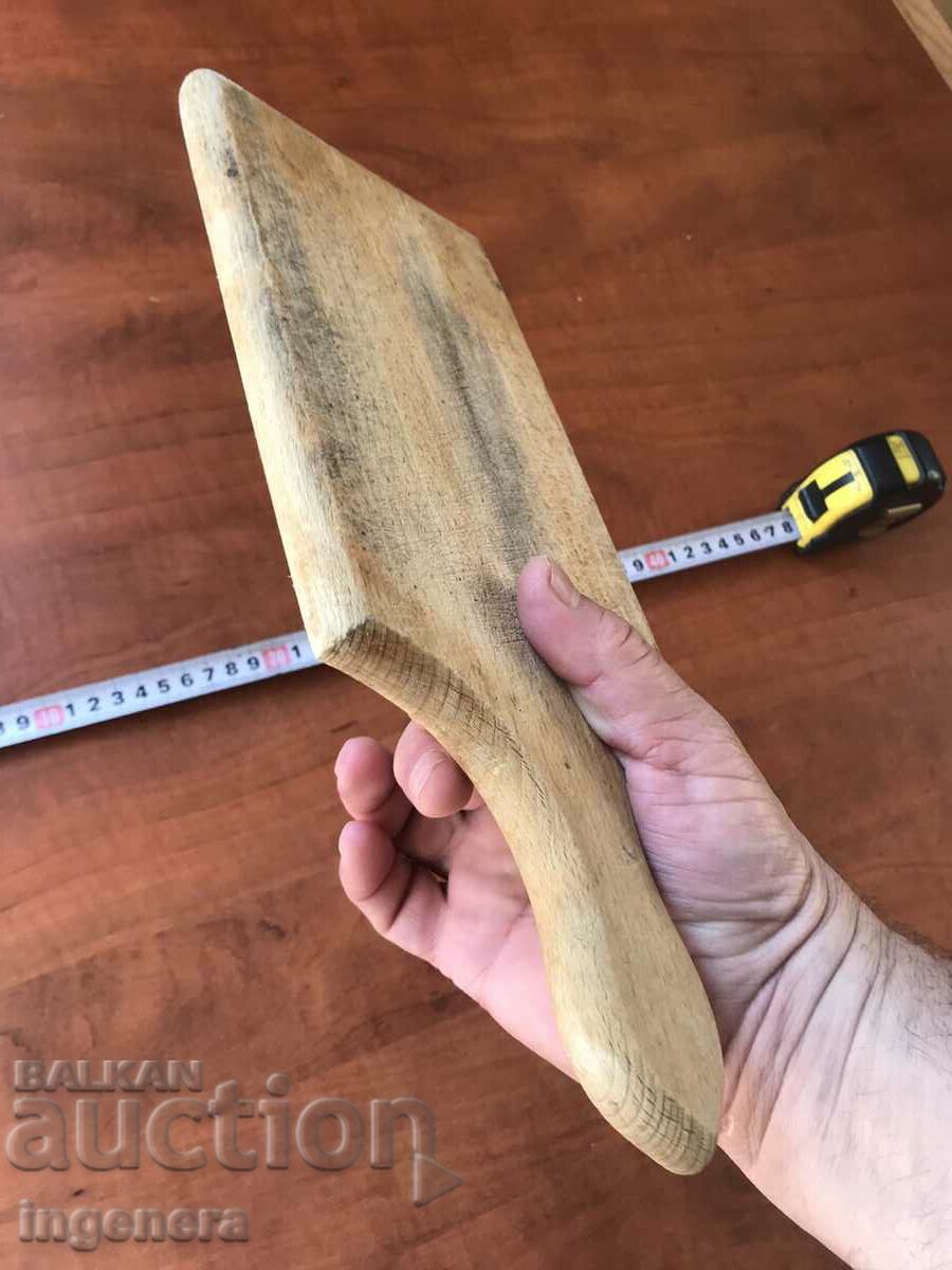 Delivery of BREAD BOARD FOR APPETIZERS AND STEAKS WOOD OLD Delivery of BREAD BOARD FOR APPETIZERS AND STEAKS WOOD OLD