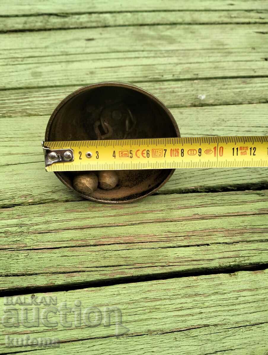 Παράδοση Χάλκινο κουδούνι Παράδοση Χάλκινο κουδούνι