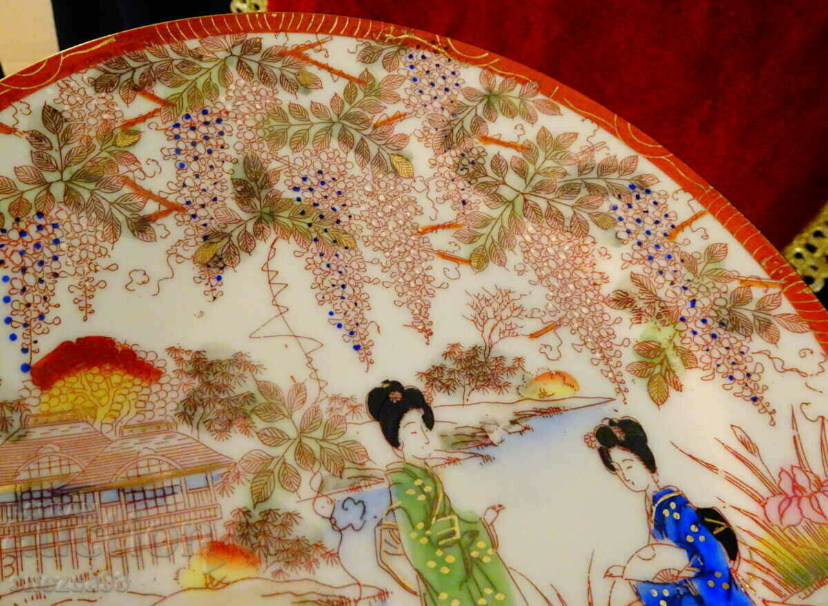 Japanese kiss plate, gold writing. with price 17.00 BGN | € 8.69 Japanese kiss plate, gold writing. with price 17.00 BGN | € 8.69