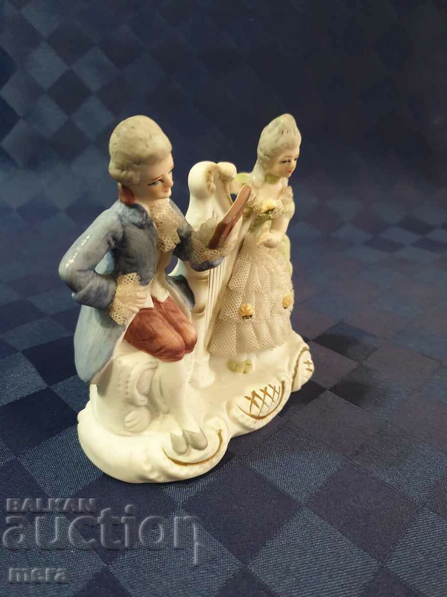 Delivery of Porcelain figure Delivery of Porcelain figure