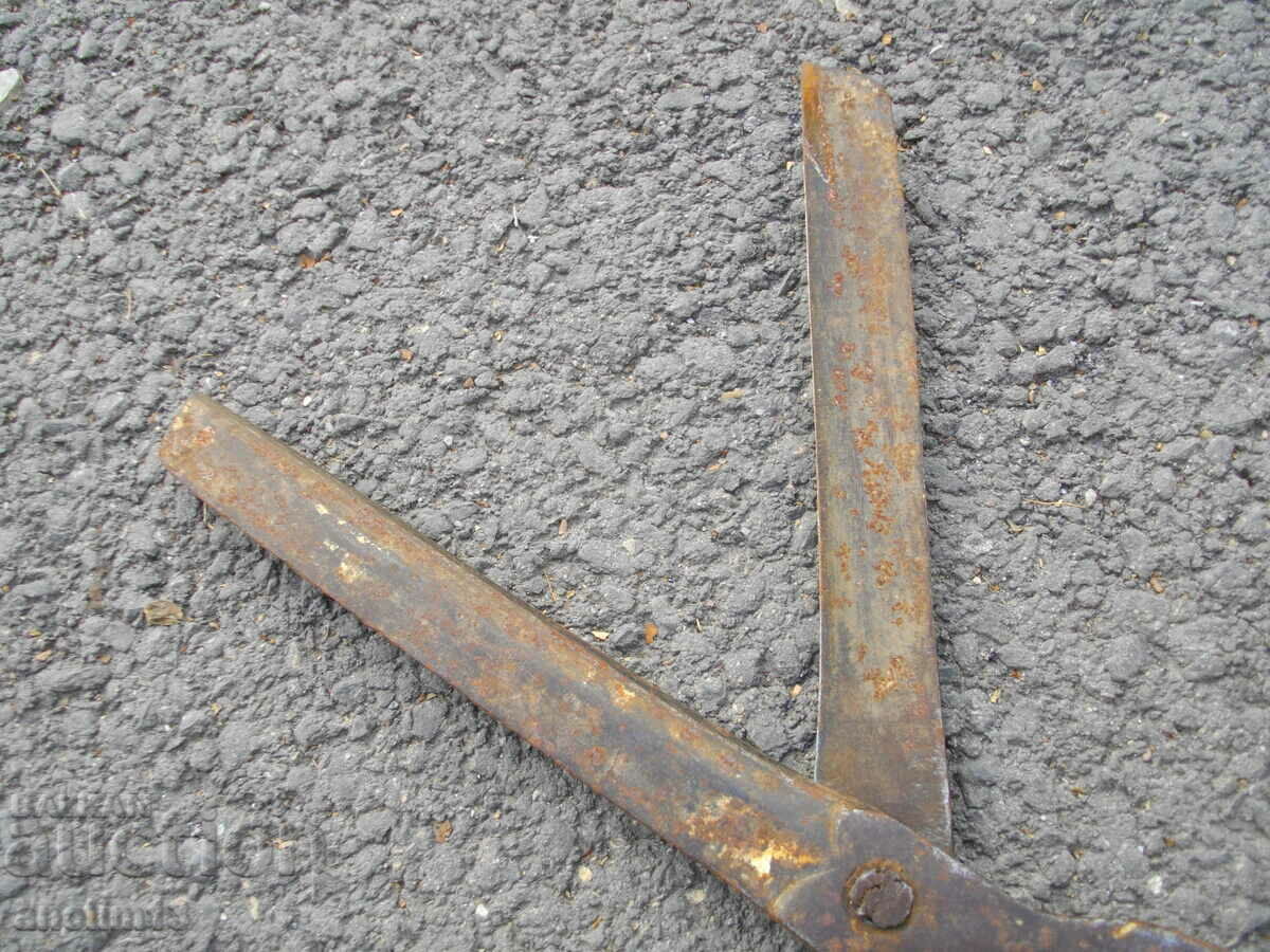 Delivery of HUGE OLD ABAJIAN FORGED SCISSORS Delivery of HUGE OLD ABAJIAN FORGED SCISSORS