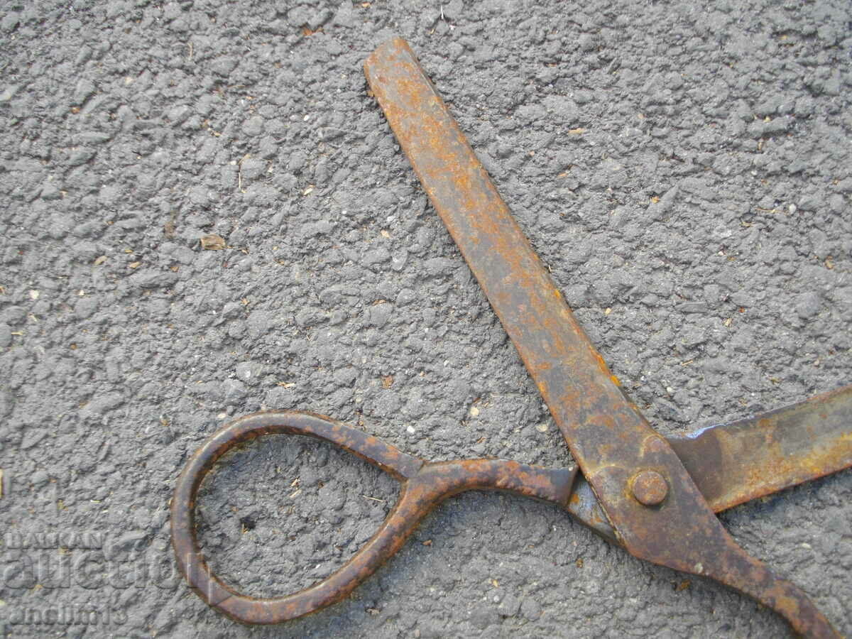 HUGE OLD ABAJIAN FORGED SCISSORS - 6 HUGE OLD ABAJIAN FORGED SCISSORS - 6