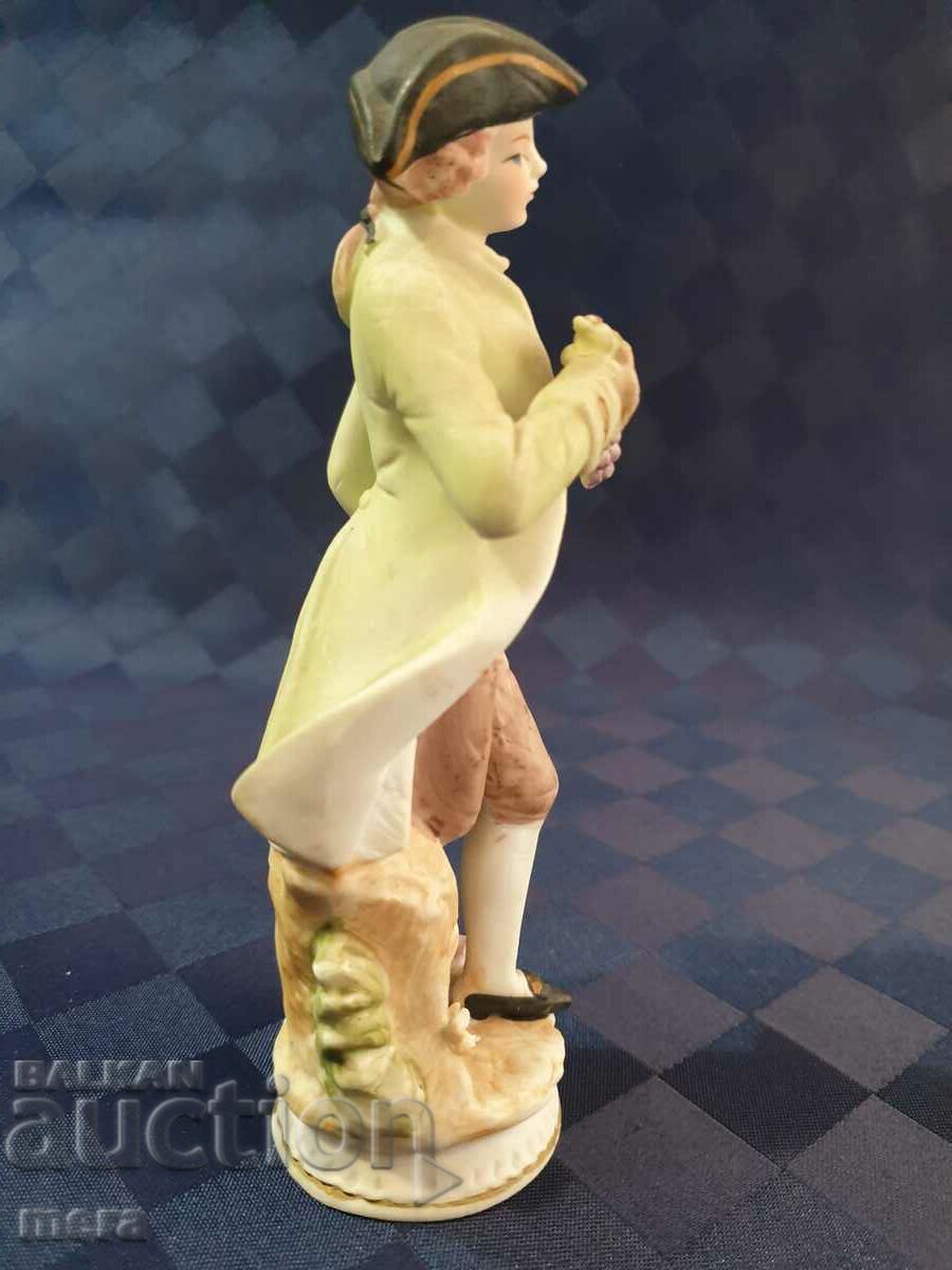 Delivery of Porcelain figure Delivery of Porcelain figure