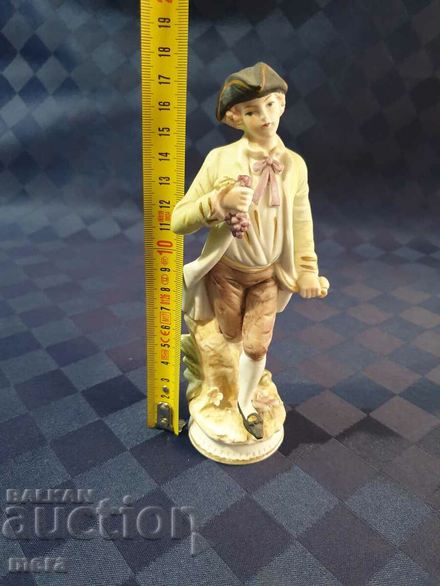 Porcelain figure - 6 Porcelain figure - 6