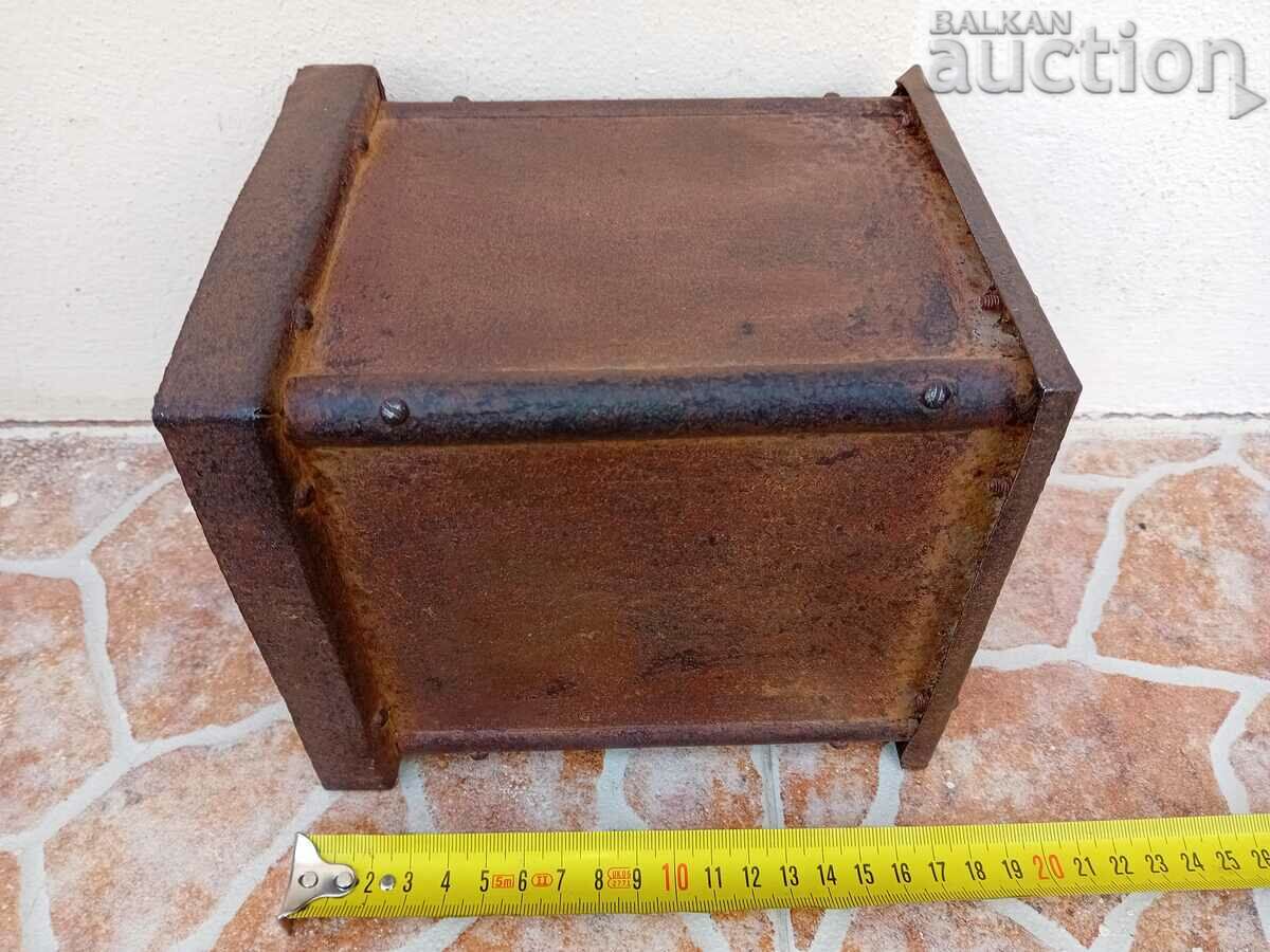 Доставка на старинна възрожденска касичка за грошове Доставка на старинна възрожденска касичка за грошове