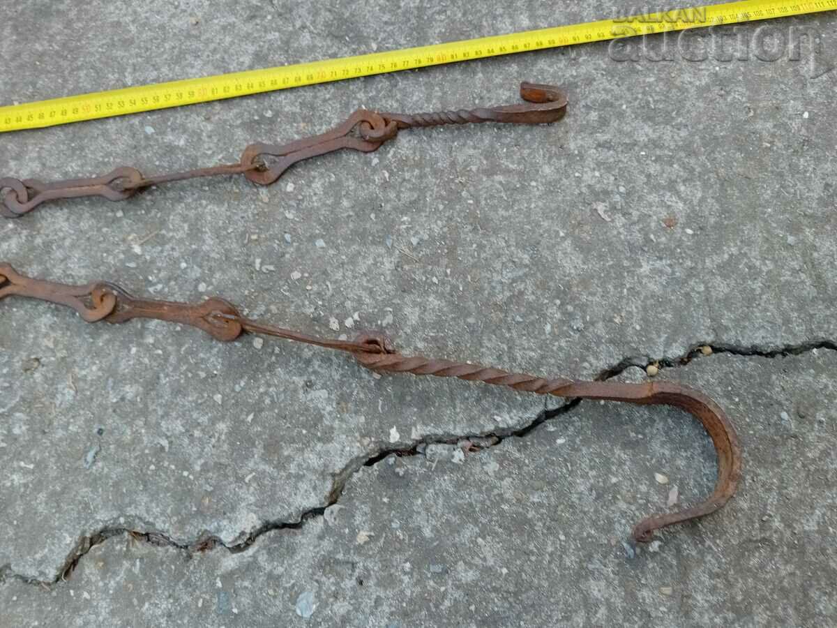 Delivery of Old wrought iron chain with hook, hearth chain hook chain Delivery of Old wrought iron chain with hook, hearth chain hook chain