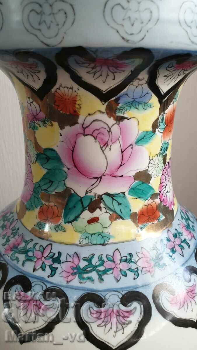 Auction Large old hand painted porcelain Chinese vase 47cm Auction Large old hand painted porcelain Chinese vase 47cm