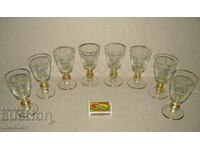 Lot de 8 pahare de brandy din sticla gravate cu aurite anii 1960.