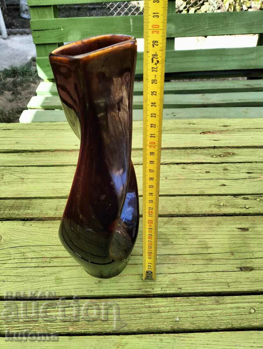 Delivery of Old twisted vase