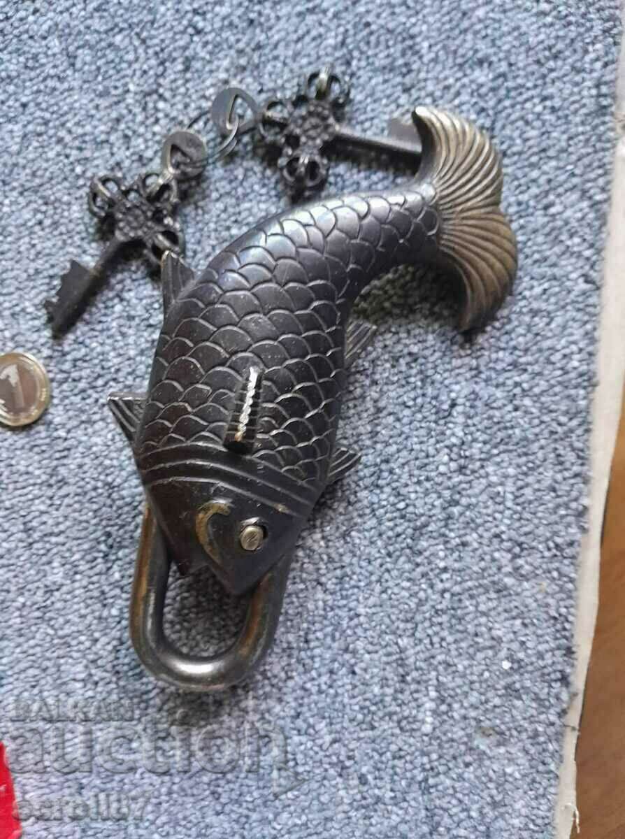 Chain fish, carp, Replica