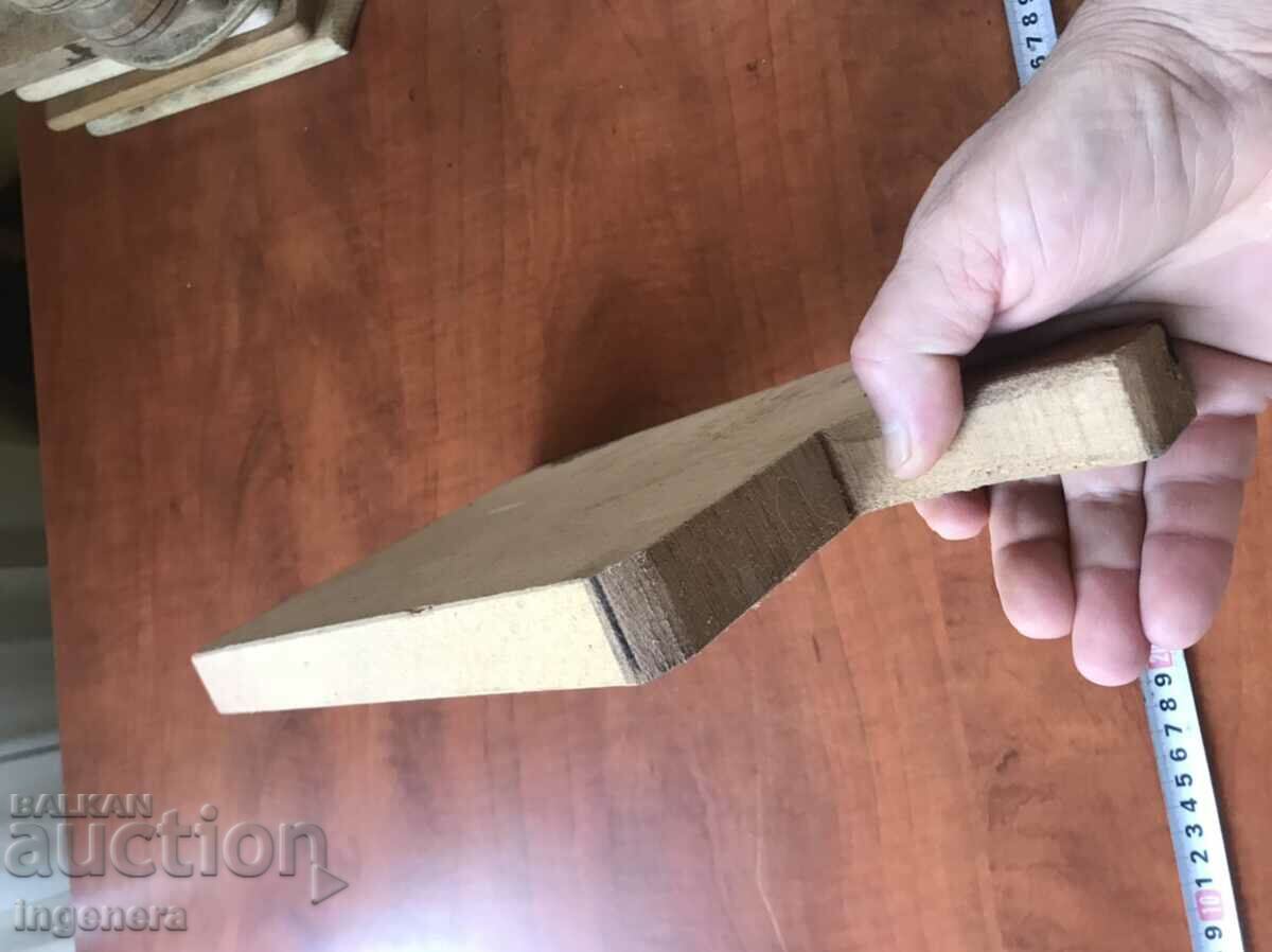 Auction  BREAD BOARD FOR APPETIZERS AND STEAKS WOOD OLD