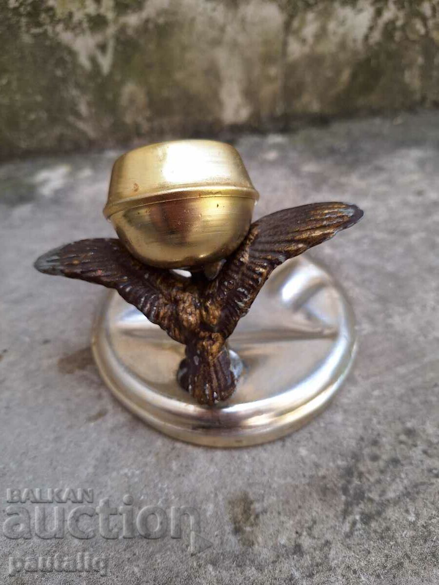 Delivery of ashtray Delivery of ashtray