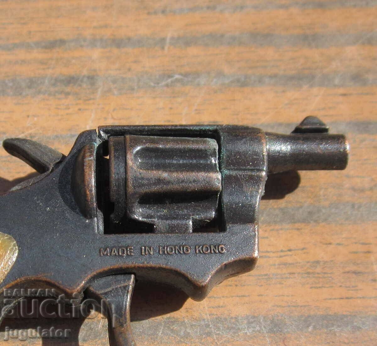 un pistol vechi cu breloc cu toci de soca cu preț € 15.00 | 29.34 BGN