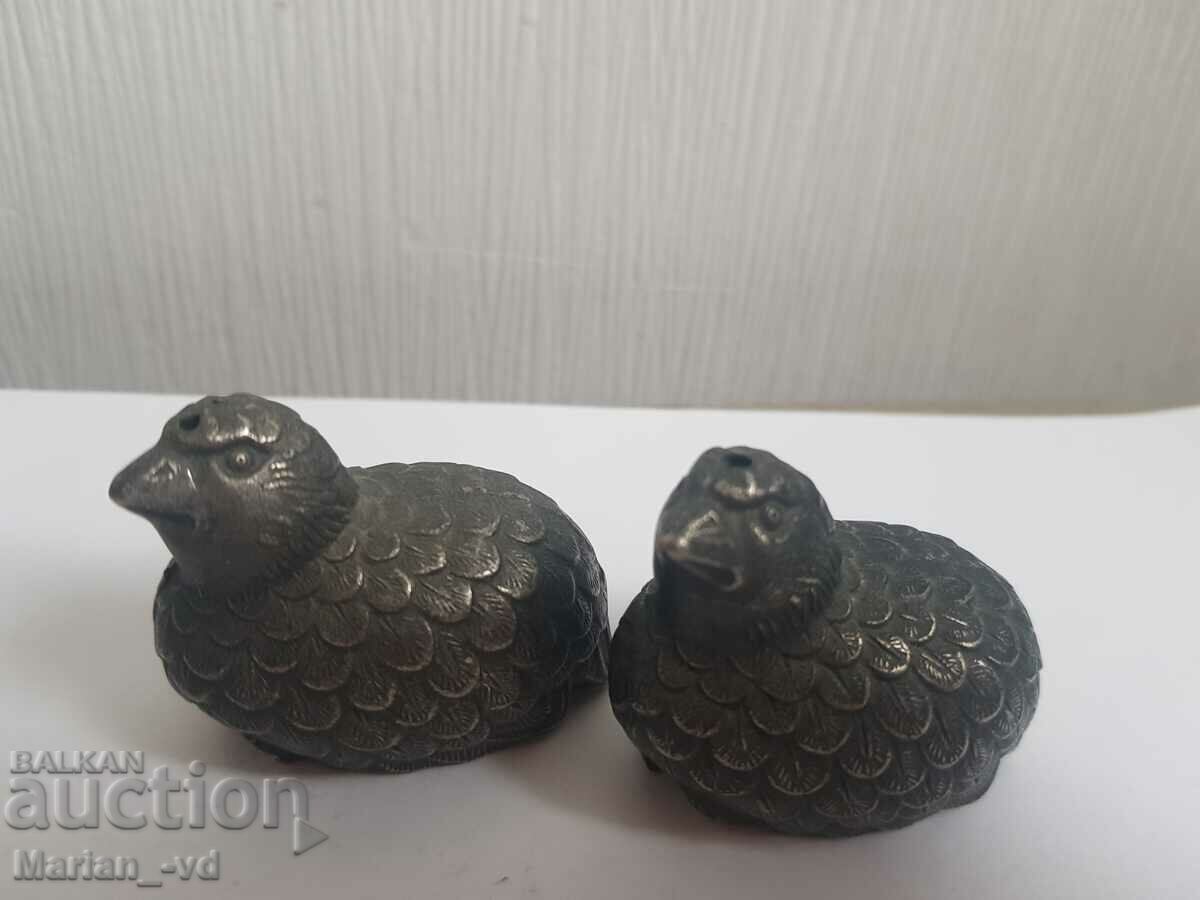 Auction Vintage Metal Salt and Pepper Quails Auction Vintage Metal Salt and Pepper Quails