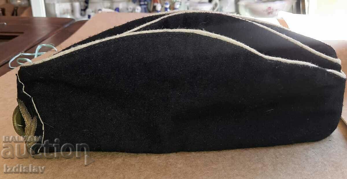 Аукцион Рядко подводничарско военноморско кепе с кокарда. Аукцион Рядко подводничарско военноморско кепе с кокарда.