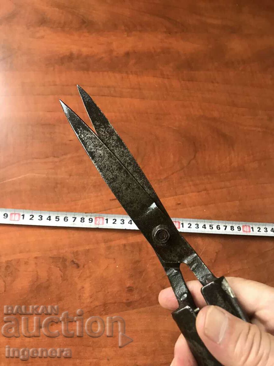 SHEEP SHEARS A FORGED TOOL - 5 SHEEP SHEARS A FORGED TOOL - 5