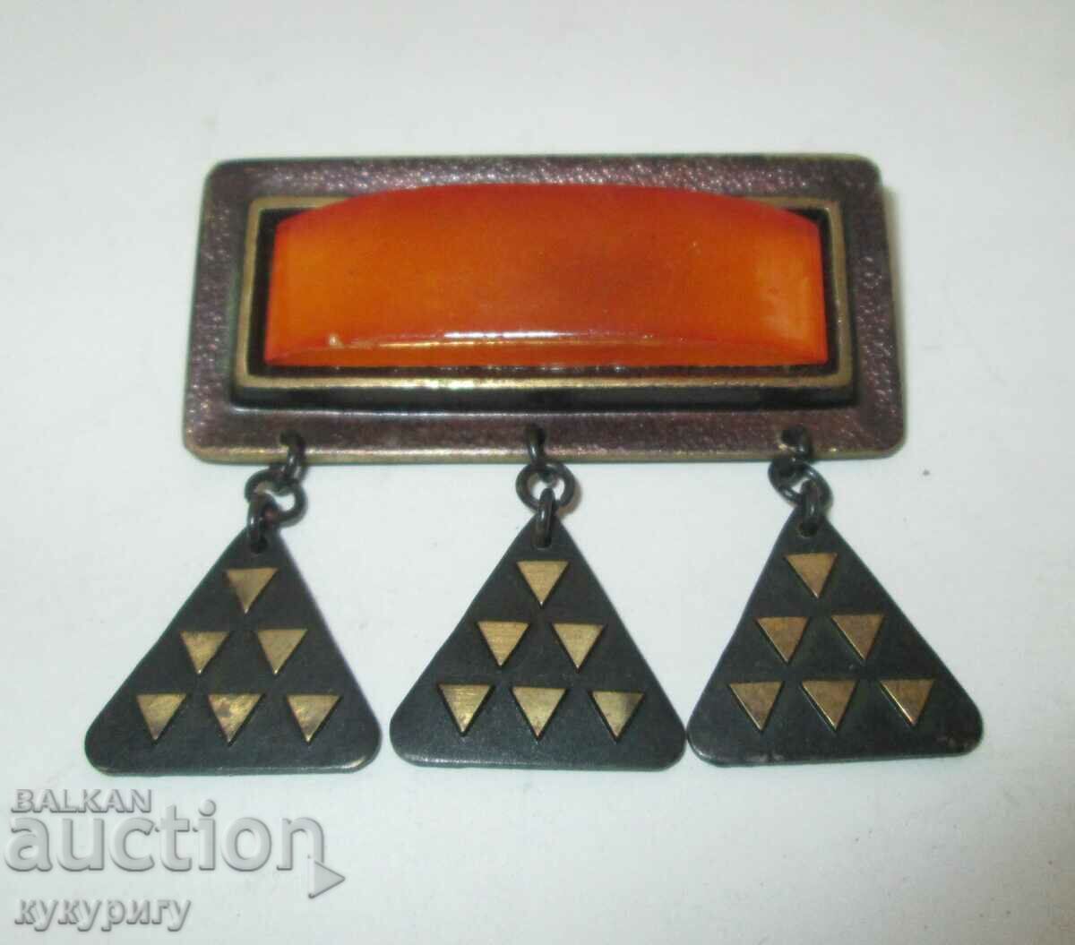 Old lady's brooch with embedded amber jewelry with price 30.00 BGN | € 15.34 Old lady's brooch with embedded amber jewelry with price 30.00 BGN | € 15.34
