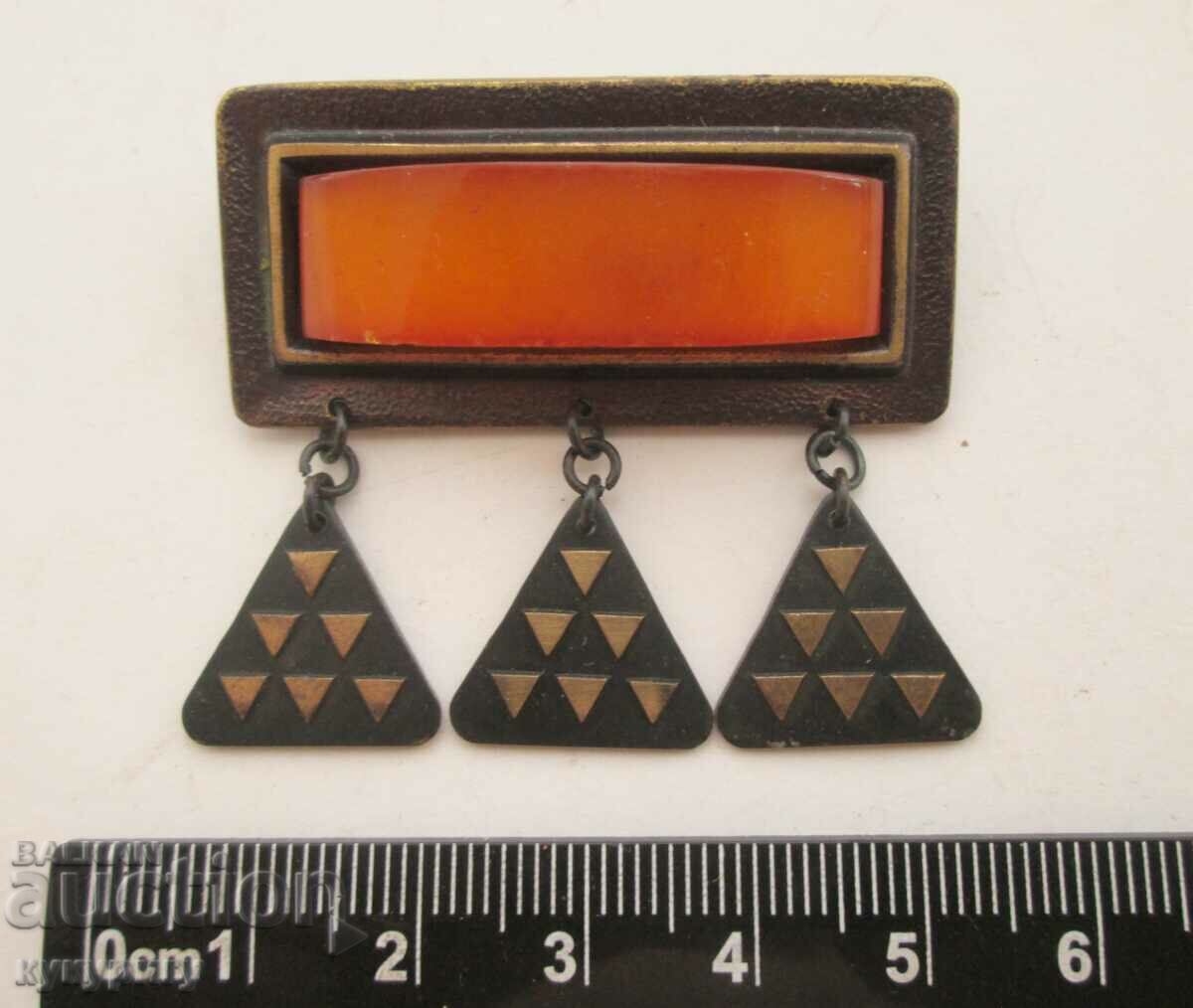Auction Old lady's brooch with embedded amber jewelry Auction Old lady's brooch with embedded amber jewelry