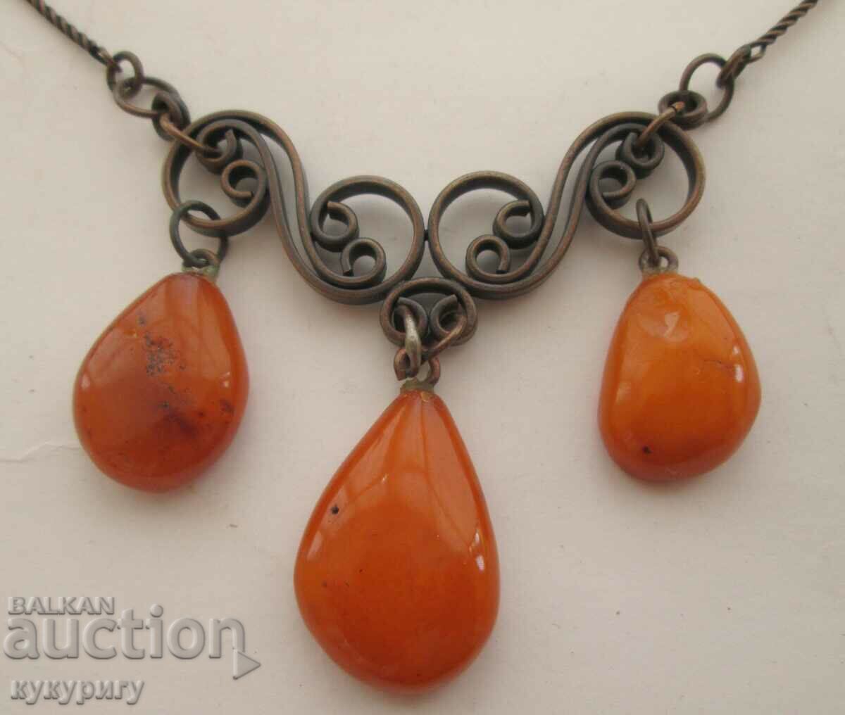 Colier colier bătrână cu bijuterii din chihlimbar natural cu preț 40.00 BGN | € 20.45