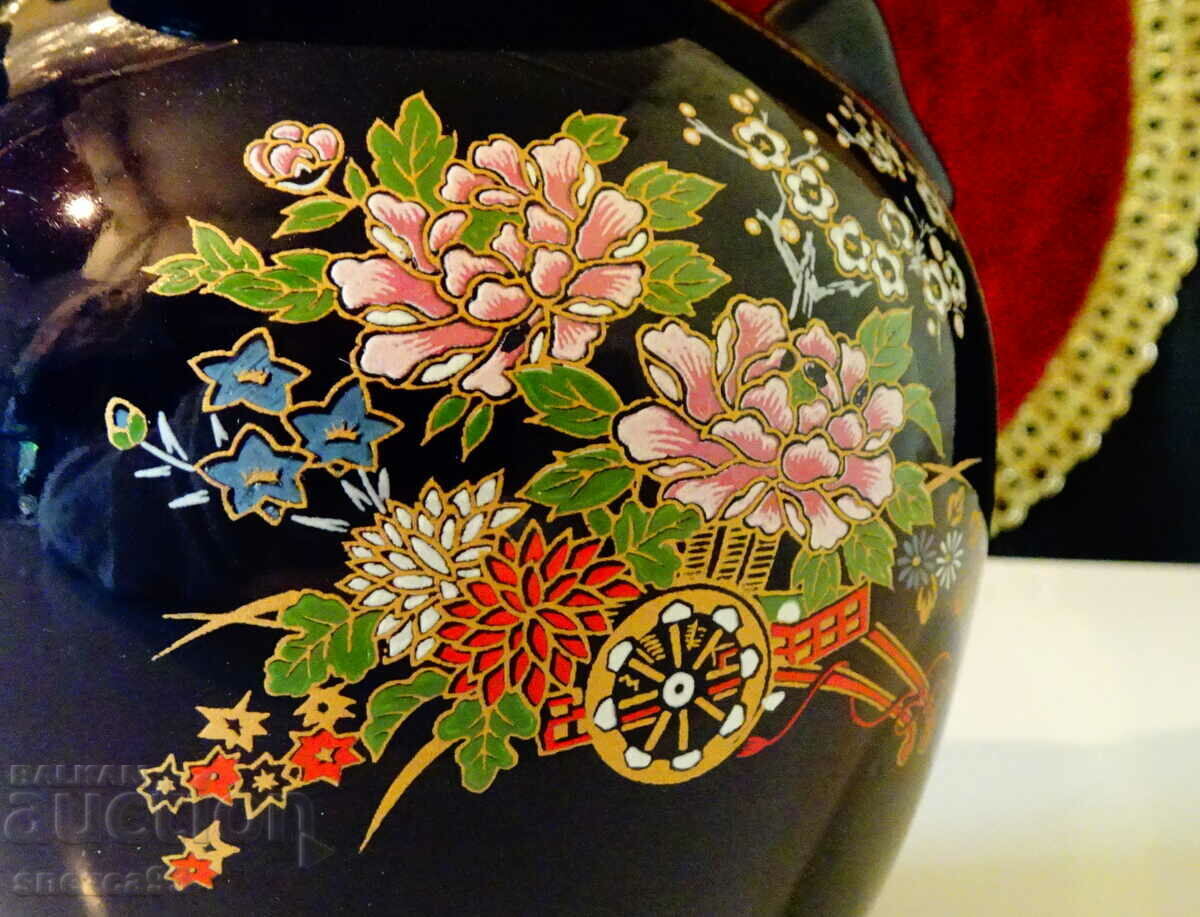 Vase Japanese porcelain, cobalt, gold, flowers. with price 36.00 BGN | € 18.41 Vase Japanese porcelain, cobalt, gold, flowers. with price 36.00 BGN | € 18.41