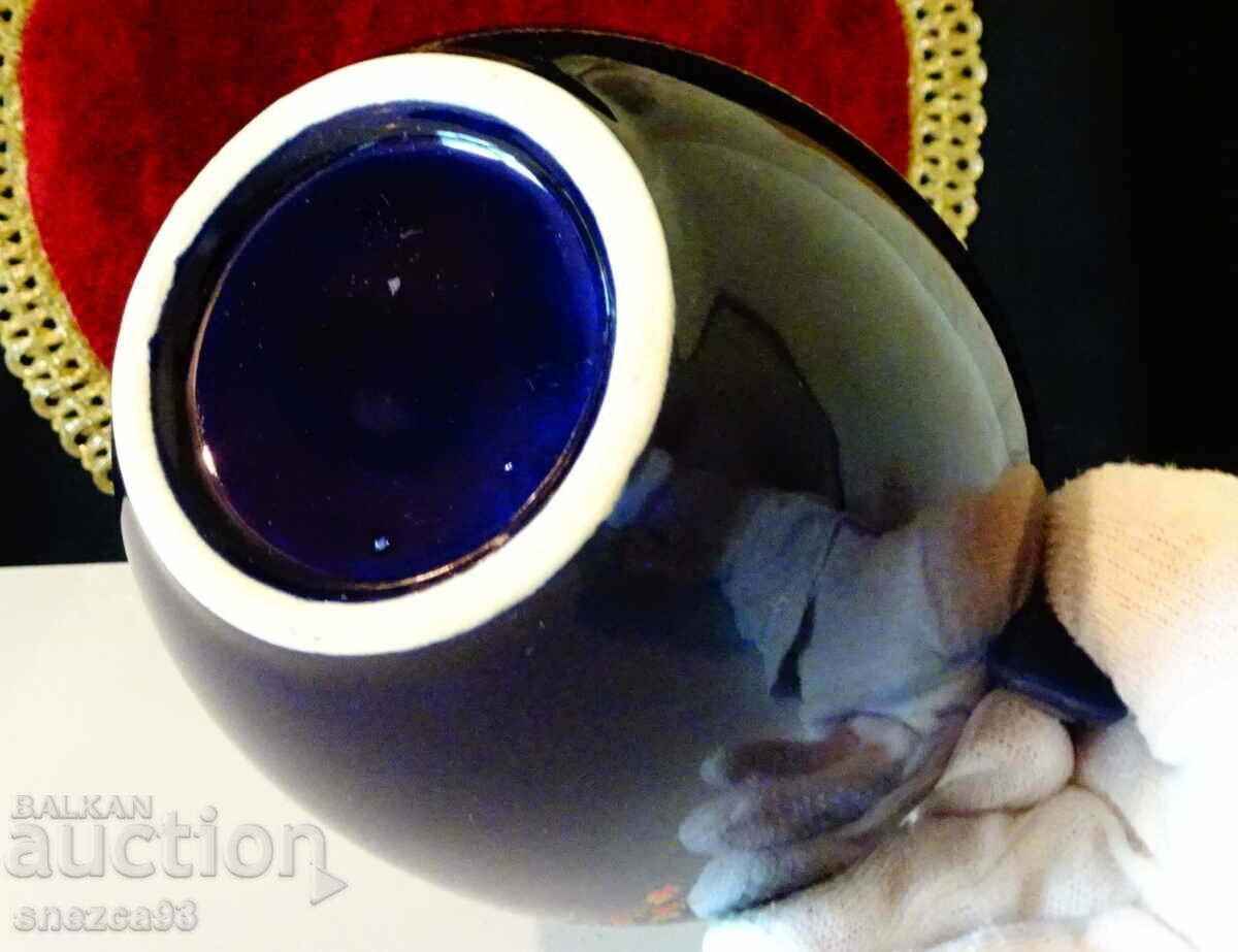 Vase Japanese porcelain, cobalt, gold, flowers. - 5 Vase Japanese porcelain, cobalt, gold, flowers. - 5