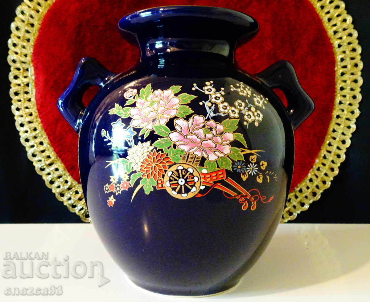 Vase Japanese porcelain, cobalt, gold, flowers.