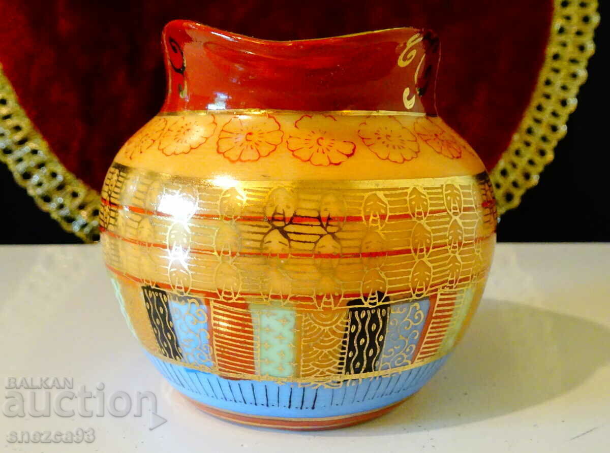 Auction Jug, Japanese porcelain Ku Tani, gold. Auction Jug, Japanese porcelain Ku Tani, gold.