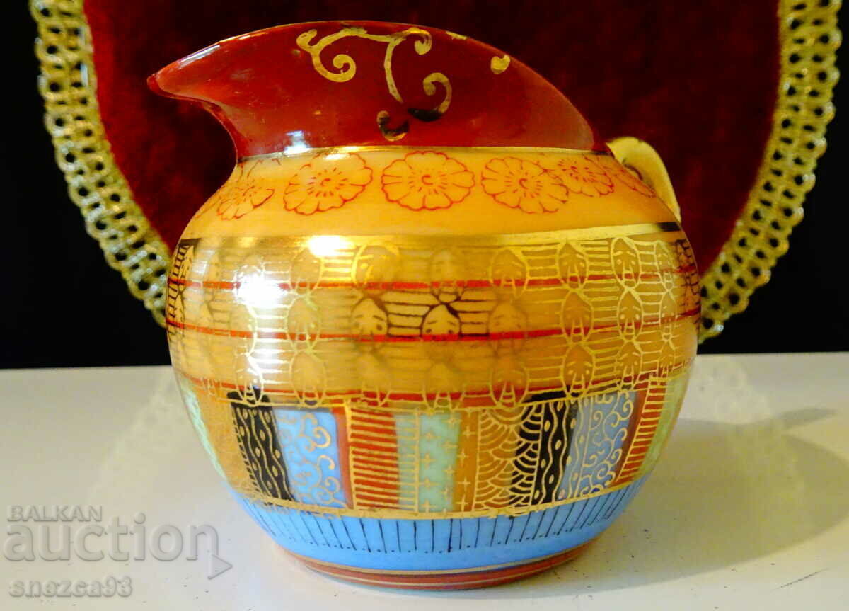 Delivery of Jug, Japanese porcelain Ku Tani, gold. Delivery of Jug, Japanese porcelain Ku Tani, gold.