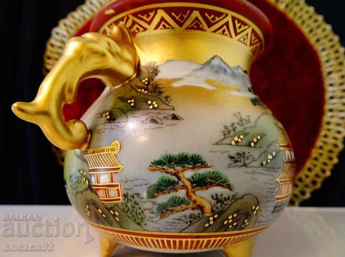 Delivery of Incense burner, censer, Japanese Kutani porcelain from 1870, gold Delivery of Incense burner, censer, Japanese Kutani porcelain from 1870, gold