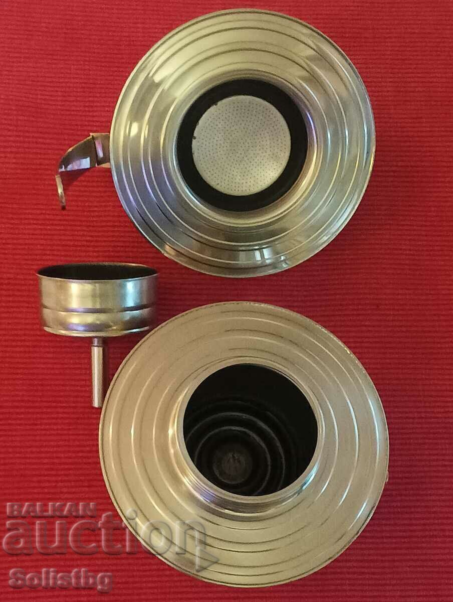 Παράδοση Ιταλική μηχανή καφέ μοντέλο Matilda, σχεδιασμένη από τον Raoul Piccinini.