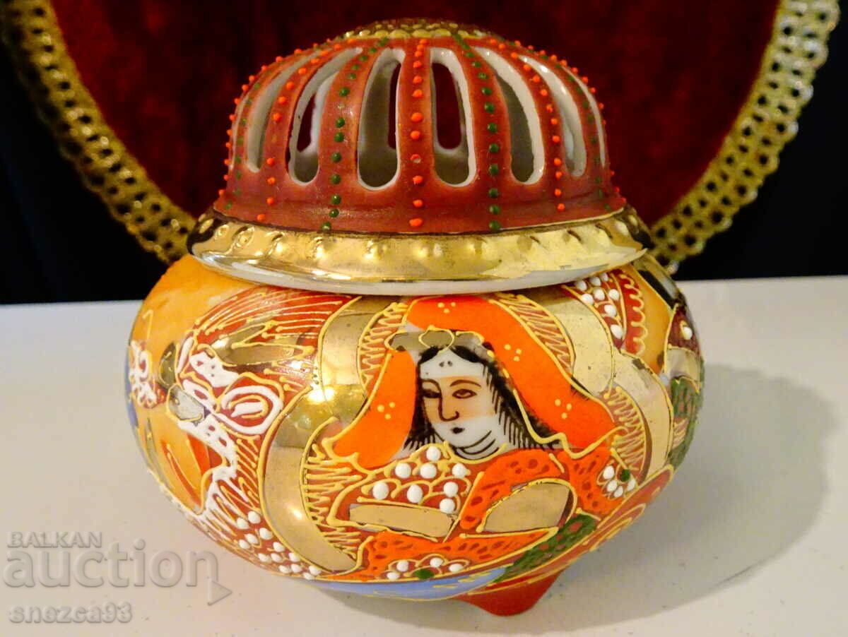 Lampă, cădelniță, porțelan japonez Satsuma. cu preț 49.00 BGN | € 25.05 Lampă, cădelniță, porțelan japonez Satsuma. cu preț 49.00 BGN | € 25.05