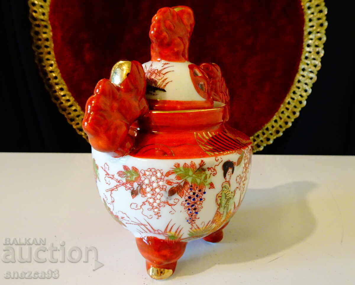 Φωτιστικό Ιαπωνικής πορσελάνης Satsuma. με τιμή 49.00 BGN | € 25.05 Φωτιστικό Ιαπωνικής πορσελάνης Satsuma. με τιμή 49.00 BGN | € 25.05