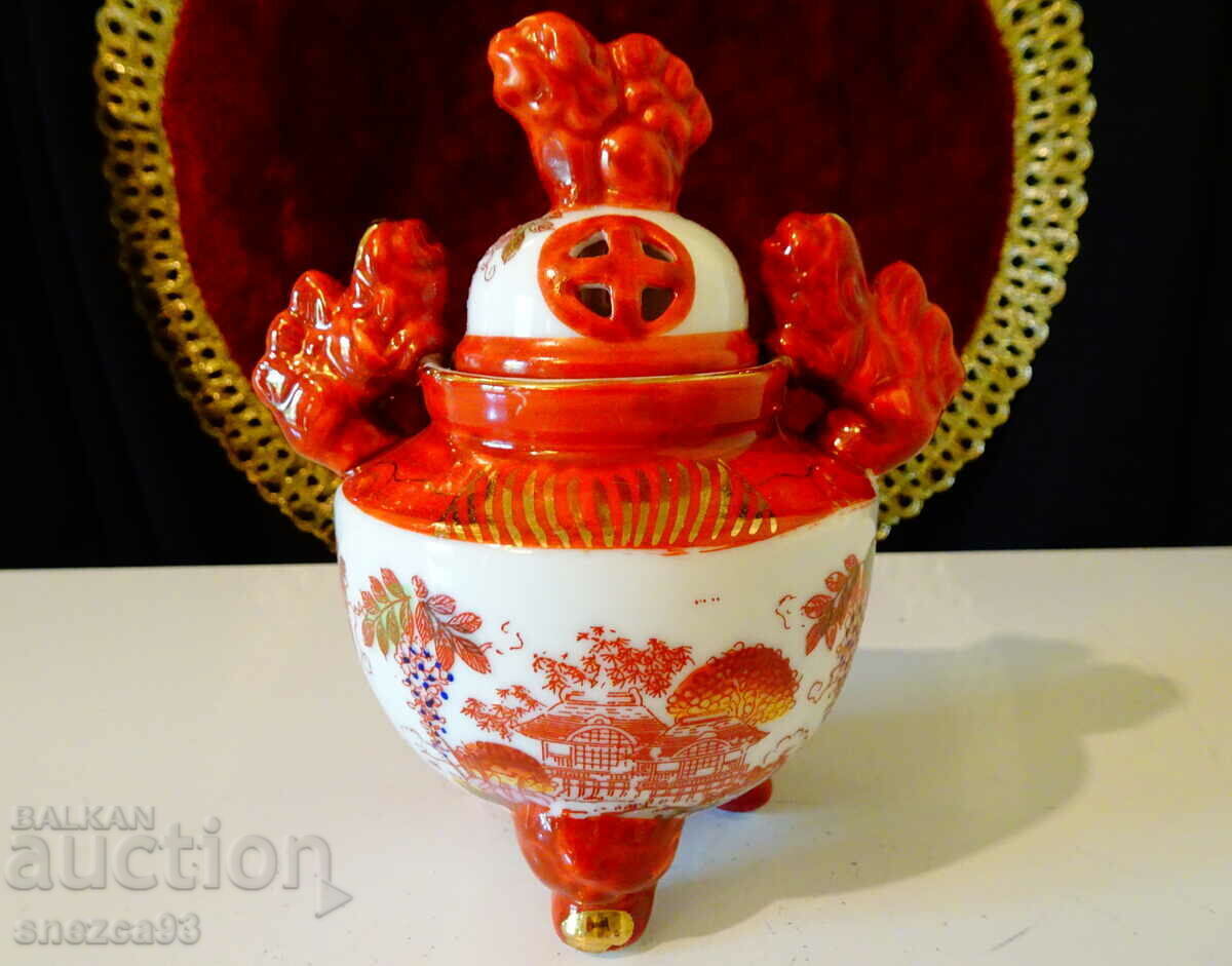 Παράδοση Φωτιστικό Ιαπωνικής πορσελάνης Satsuma. Παράδοση Φωτιστικό Ιαπωνικής πορσελάνης Satsuma.