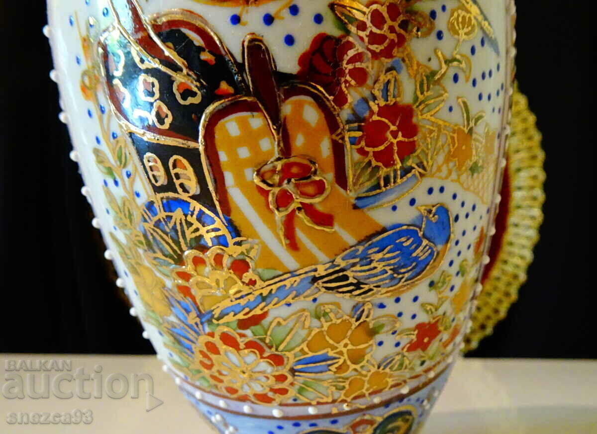 Delivery of Chinese porcelain vase Zhongguo Zhi Zao, gold Delivery of Chinese porcelain vase Zhongguo Zhi Zao, gold
