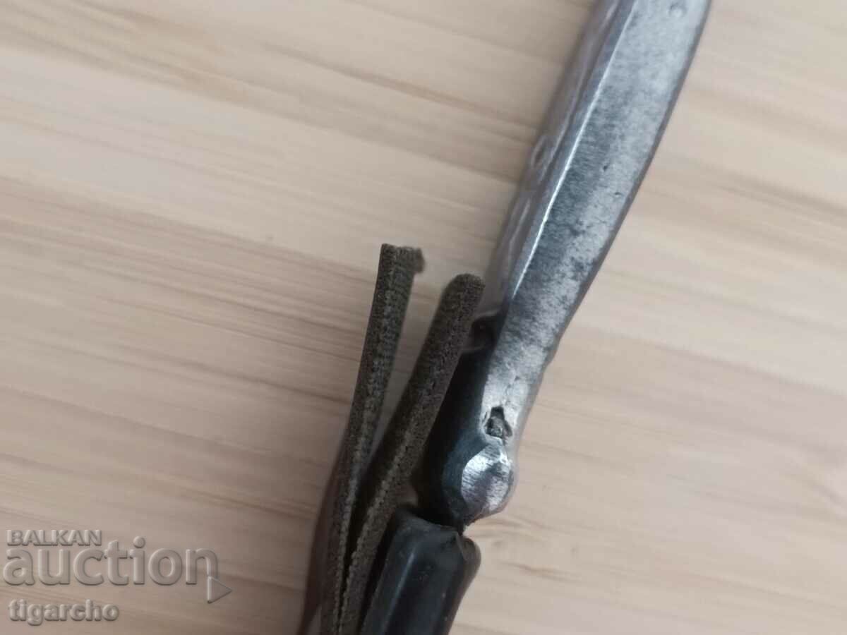 Delivery of Old knife Delivery of Old knife