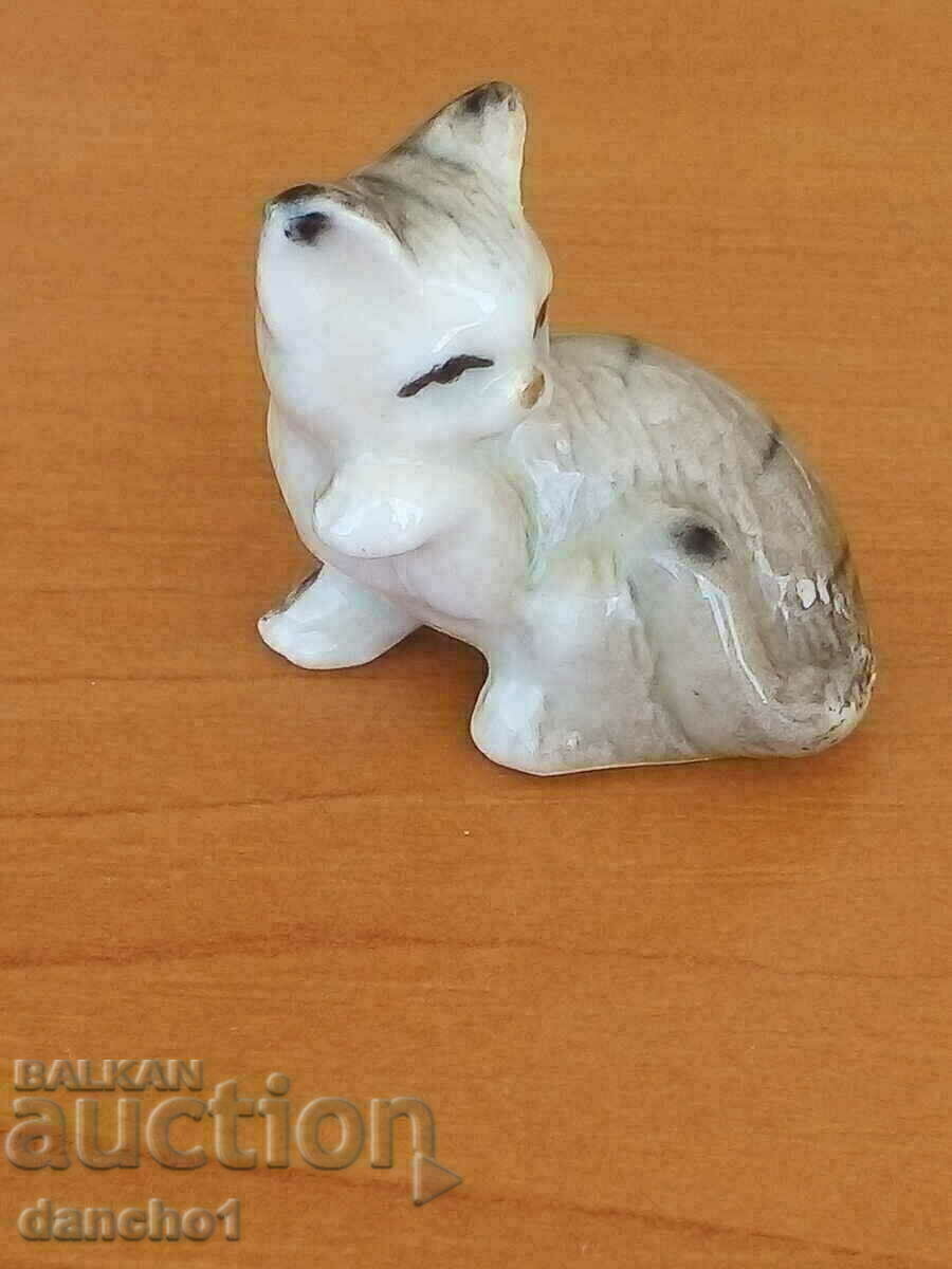 Un pisoi mic cu preț 9.00 BGN | € 4.60 Un pisoi mic cu preț 9.00 BGN | € 4.60