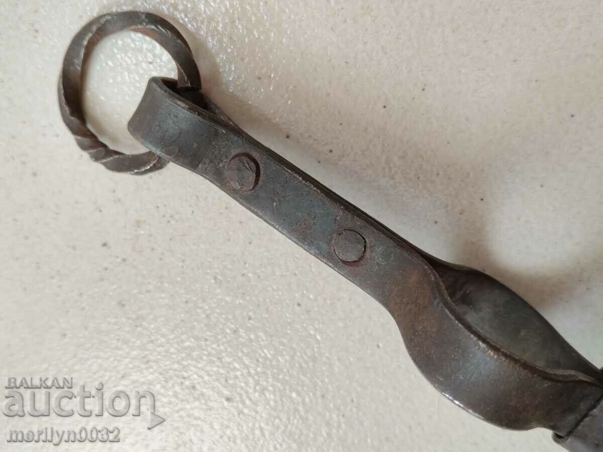 Delivery of Old dilaf, tongs, wrought iron for oven Delivery of Old dilaf, tongs, wrought iron for oven