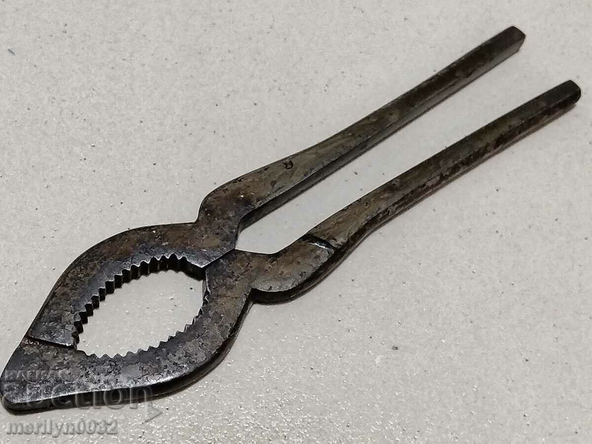 An old nutcracker from Soca NRB with price 45.00 BGN | € 23.01 An old nutcracker from Soca NRB with price 45.00 BGN | € 23.01