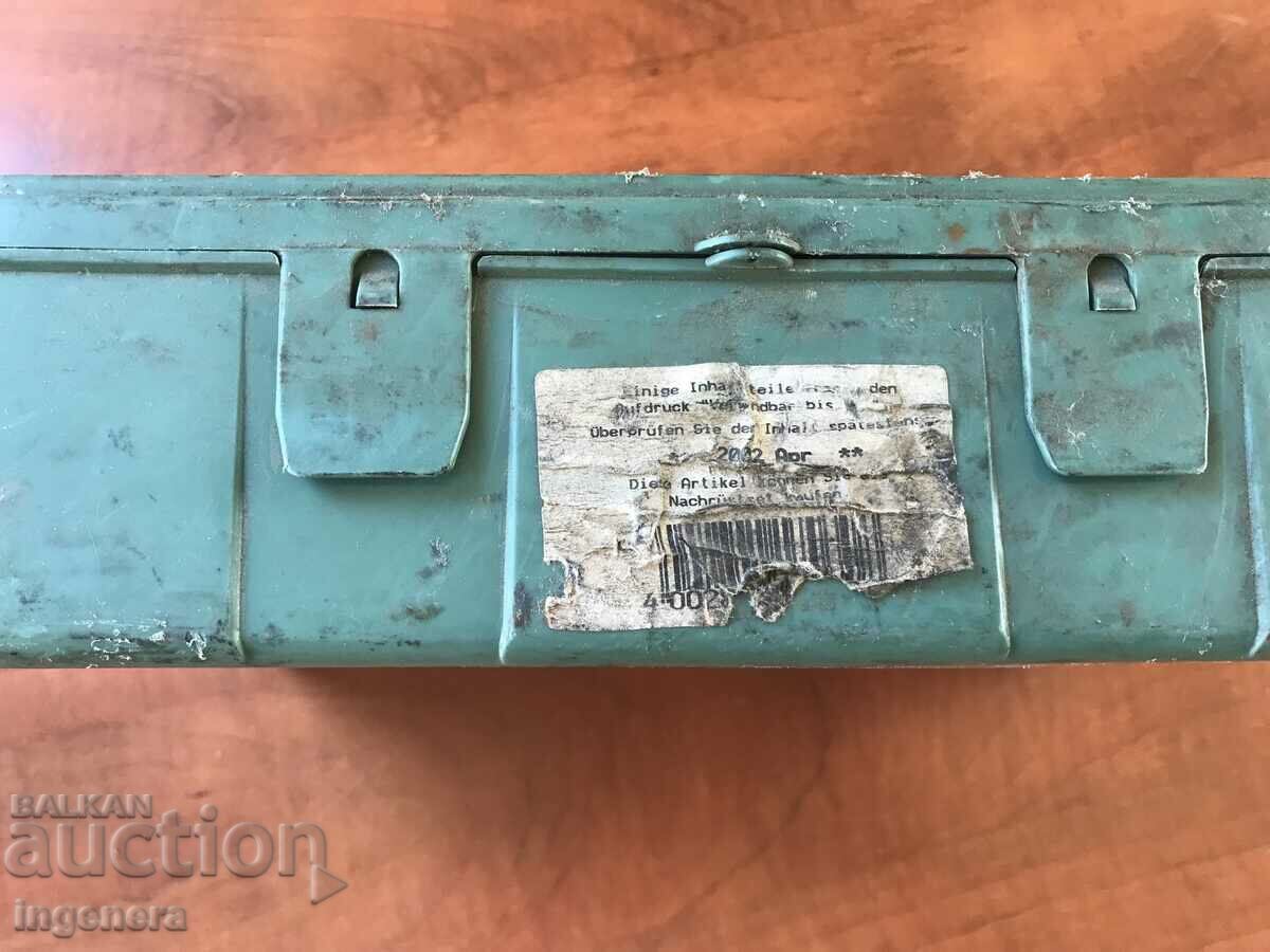 Auction MEDICINE BOX CAR MEDICINE CASE SUITCASE SET Auction MEDICINE BOX CAR MEDICINE CASE SUITCASE SET