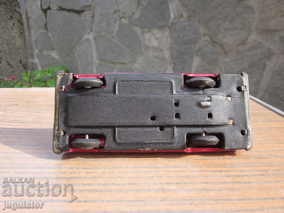 стара механична метална ламаринена играчка количка от соца - 6