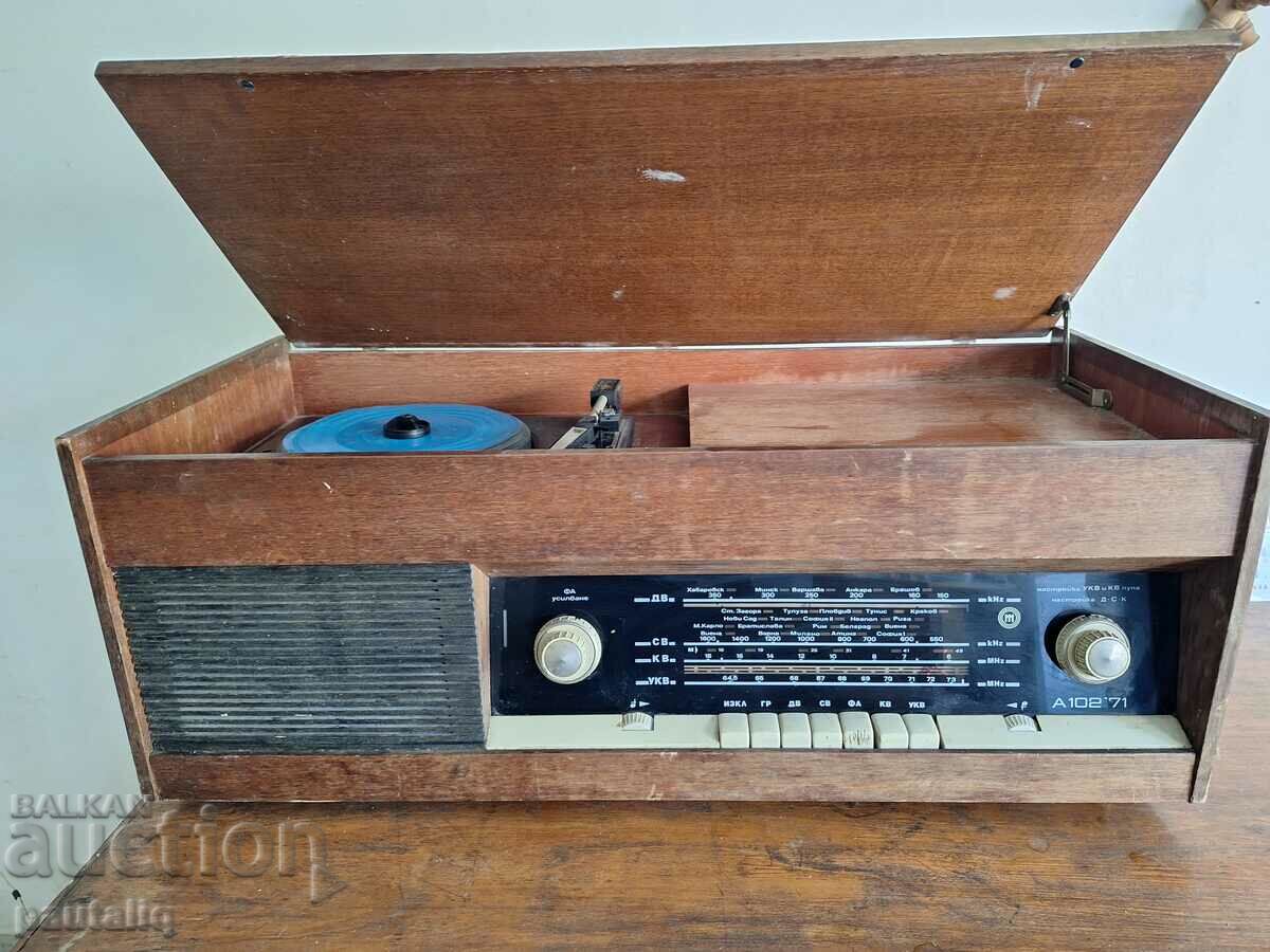 RADIO GRAMOPHONE ACCORD A 102 71