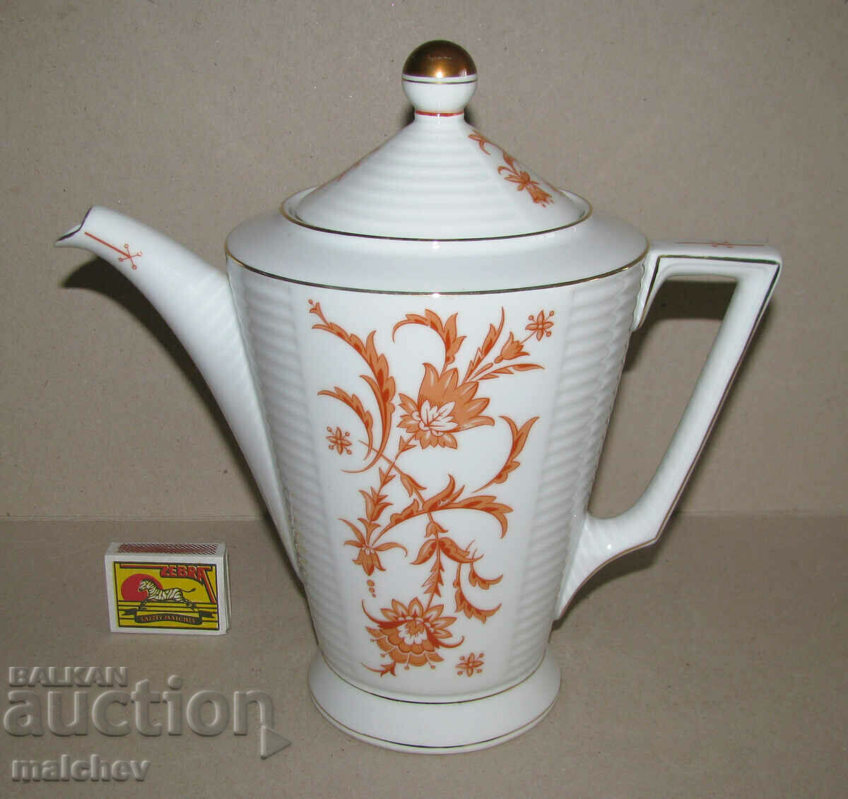 Porcelain teapot Heinrich & Co Selb Bavaria Lumina rot 1930