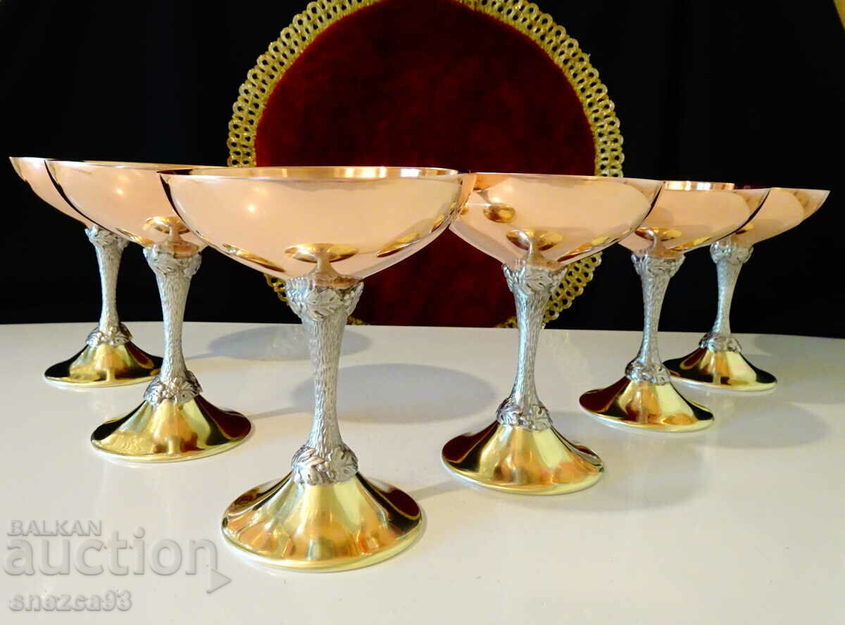 Set of 6 copper glasses for champagne, wine, cocktails.