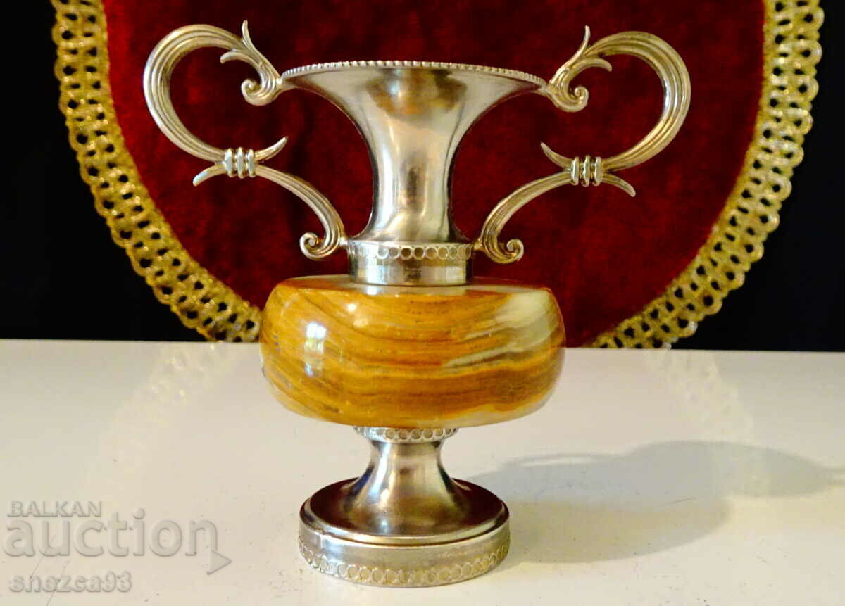 Delivery of Silver plated onyx vase. Delivery of Silver plated onyx vase.