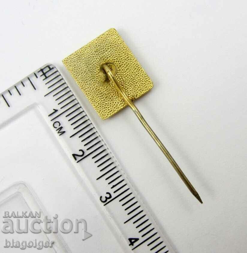 Delivery of OLD FOOTBALL BADGE-DINAMO ZAGREB-CROATIA-ANNIVERSARY Delivery of OLD FOOTBALL BADGE-DINAMO ZAGREB-CROATIA-ANNIVERSARY