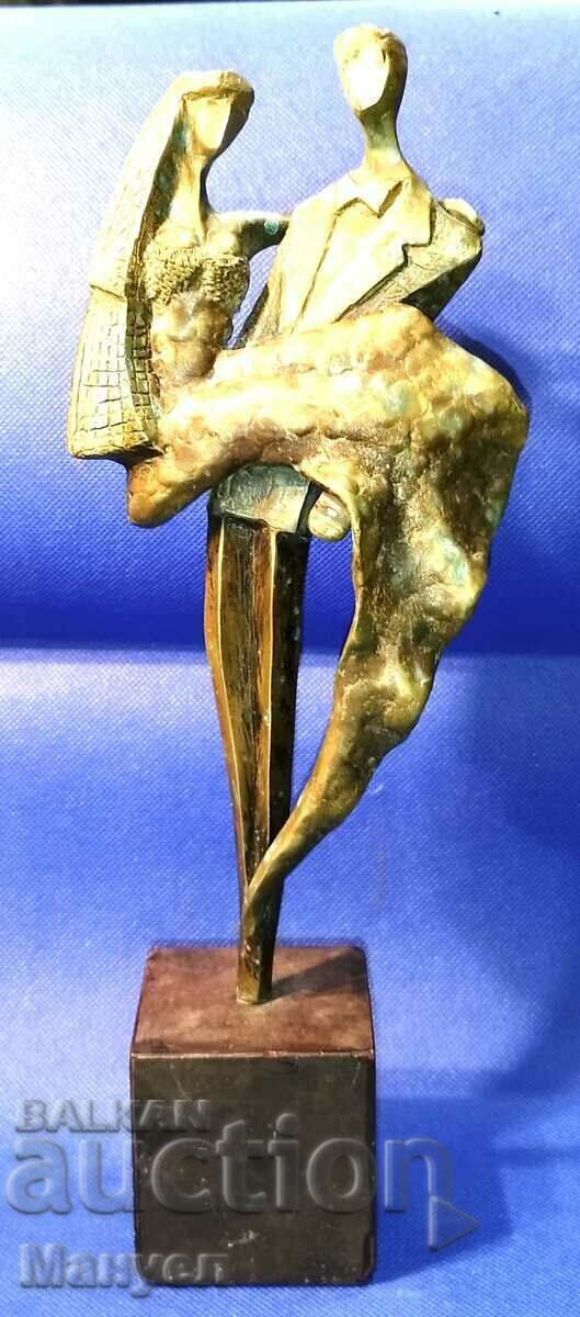 Sculptură (sculptură) din bronz „Proaspăt căsătoriți”.