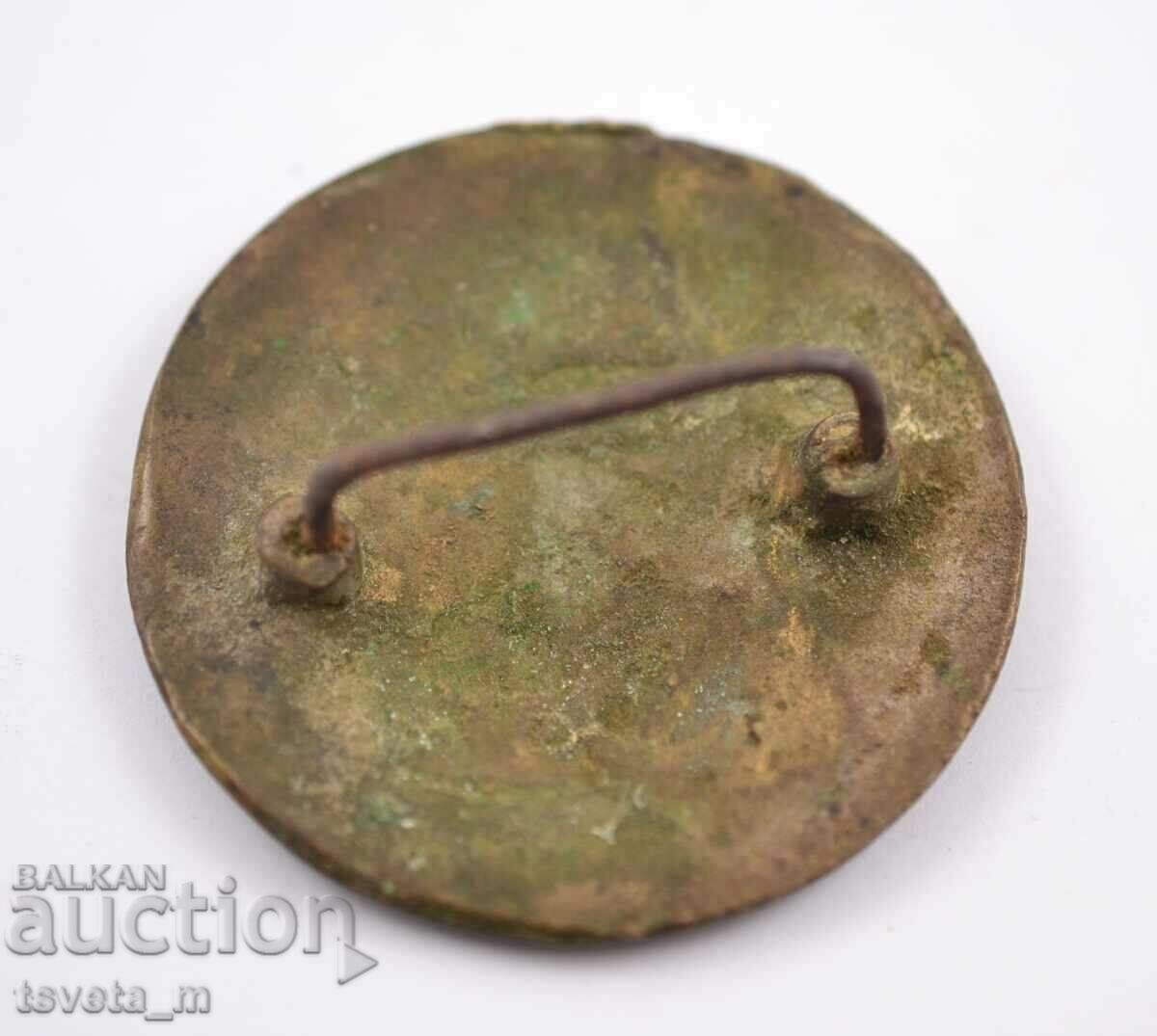 Part of a horse's bridle, buckle with a horse's head, bronze with price 10.00 BGN | € 5.11 Part of a horse's bridle, buckle with a horse's head, bronze with price 10.00 BGN | € 5.11