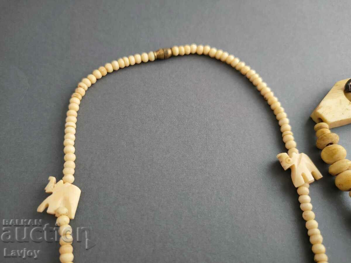 Auction  Ivory necklace and bracelet