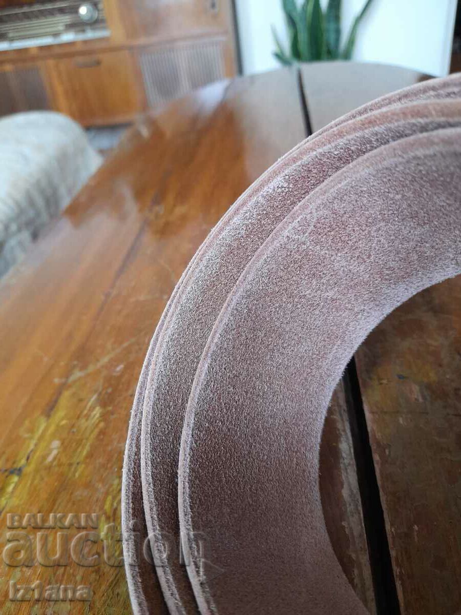 Licitație Curea veche din piele goală