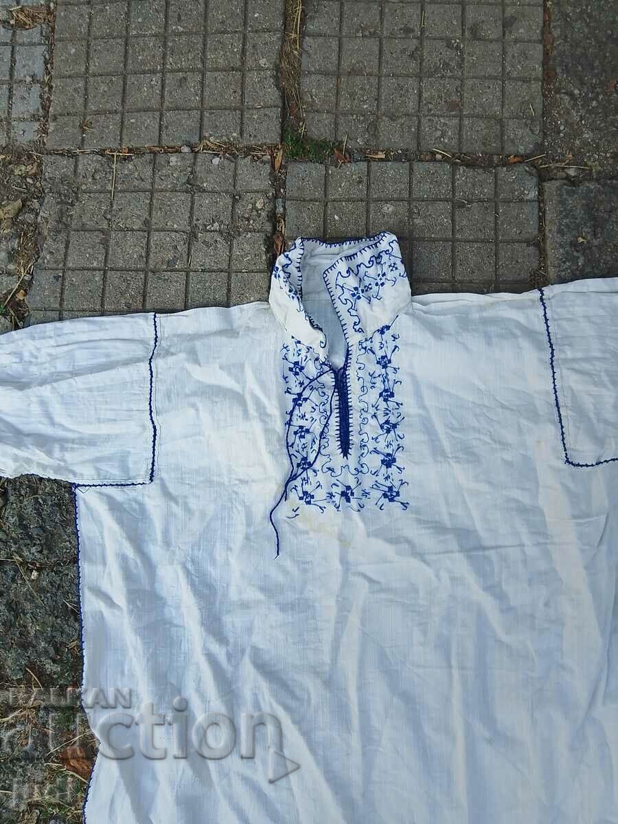 Embroidery nightgown looks new with price 40.00 BGN | € 20.45 Embroidery nightgown looks new with price 40.00 BGN | € 20.45